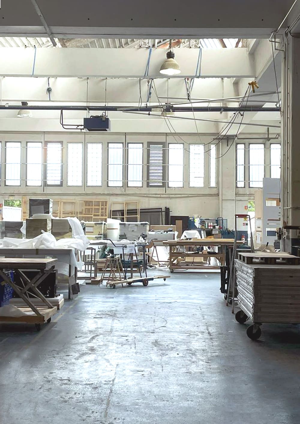 Matteo Usannaz, designer freelance spécialisé en architecture d'intérieur et réemploi, Paris