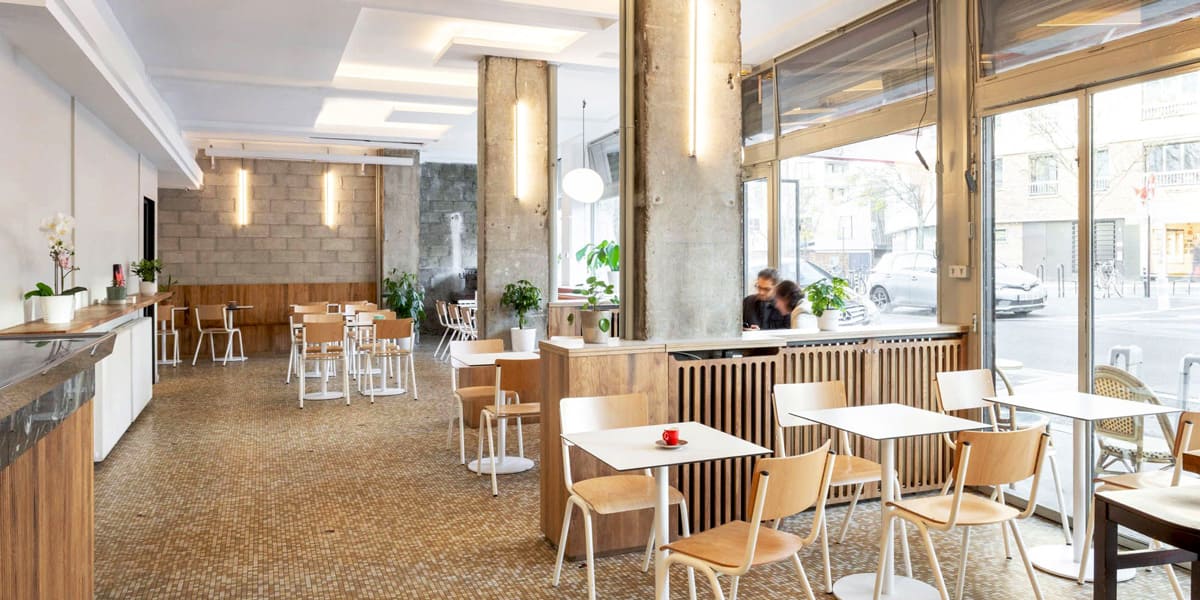 Aménagement intérieur bar Le Lutetia menuiseries sur mesure parquet chêne réemploi Paris