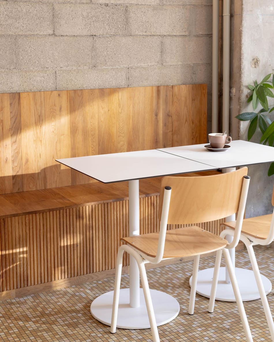 Mobilier sur mesure lames parquet réemploi revalorisées bar Le Lutetia Paris