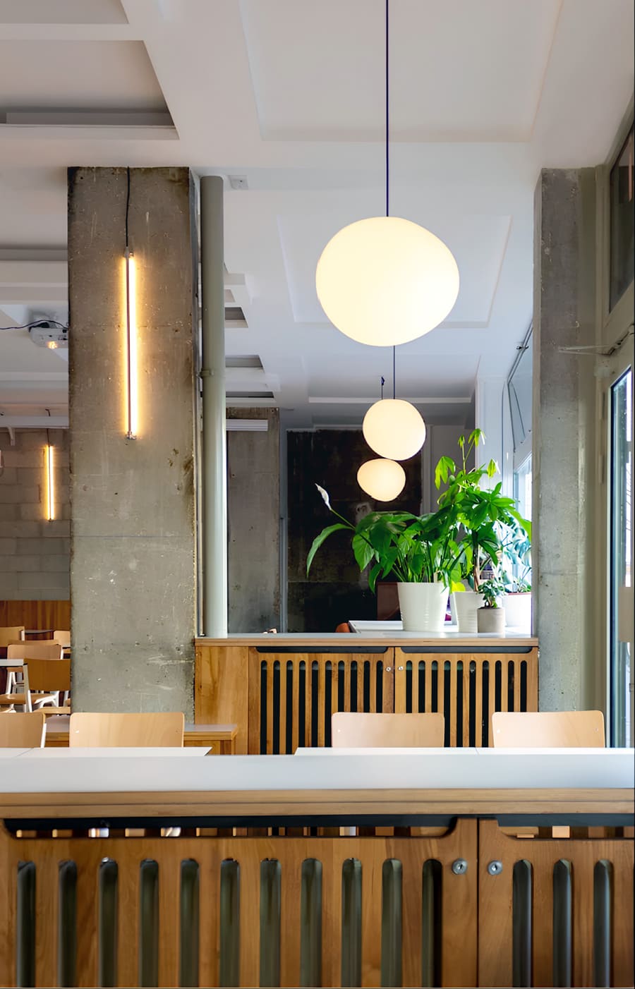 Mobilier menuiserie bois réemploi parquet revalorisé bar Le Lutetia Pimp your Waste