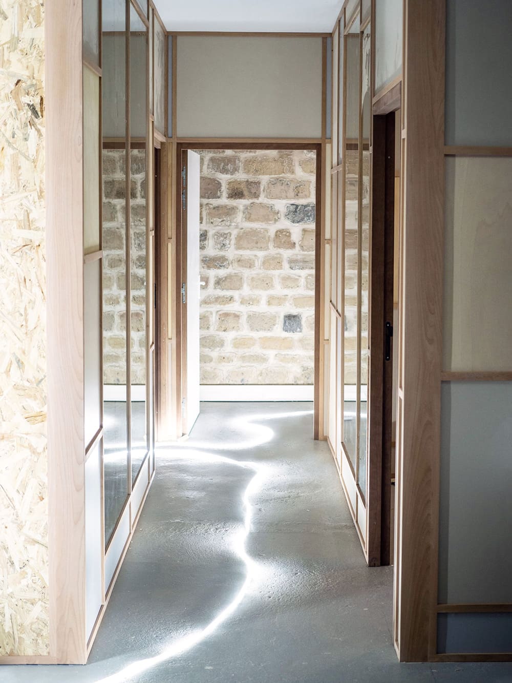 Cloisons vitrées panneaux remplissage bois réemploi gisements divers menuiseries intérieures Paris