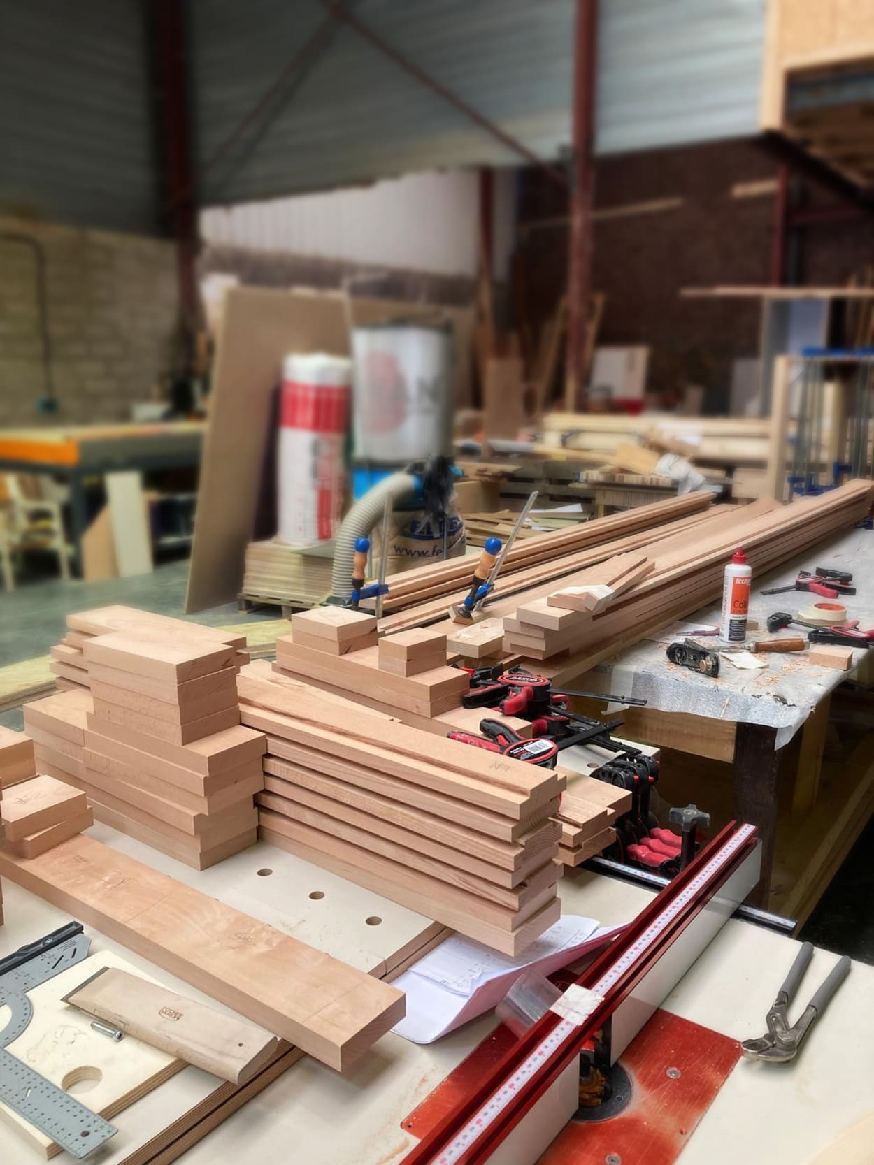 Suivi production installation cloisons vitrées réemploi menuiseries intérieures Paris