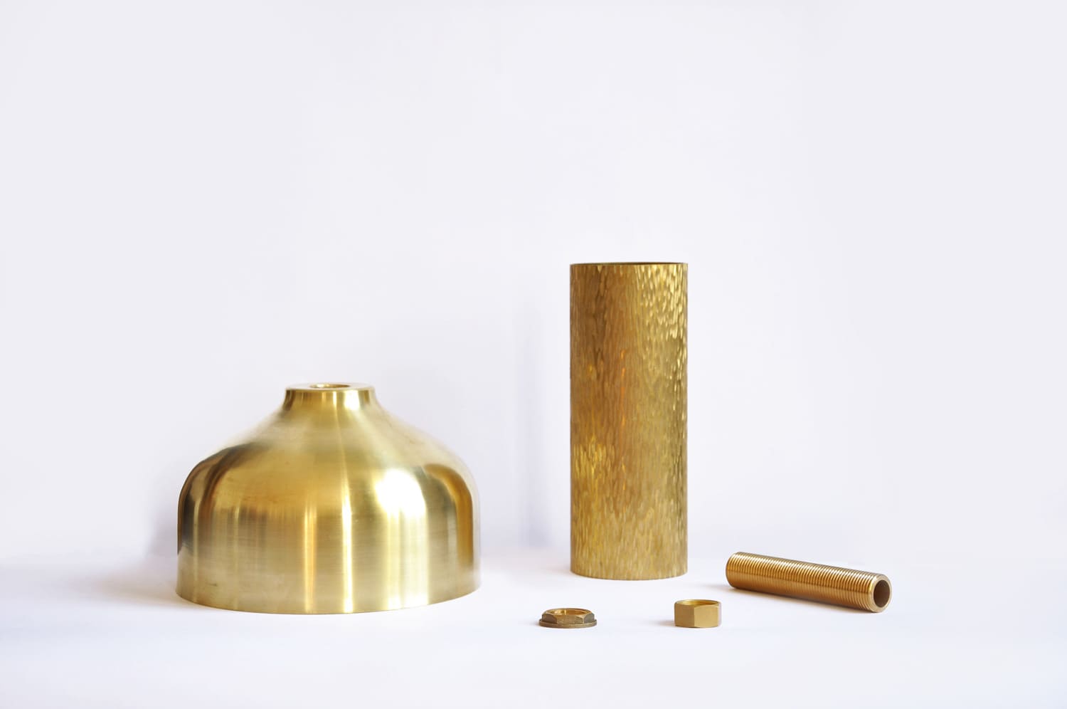 Lampe design laiton artisanat production C22k dinanderie