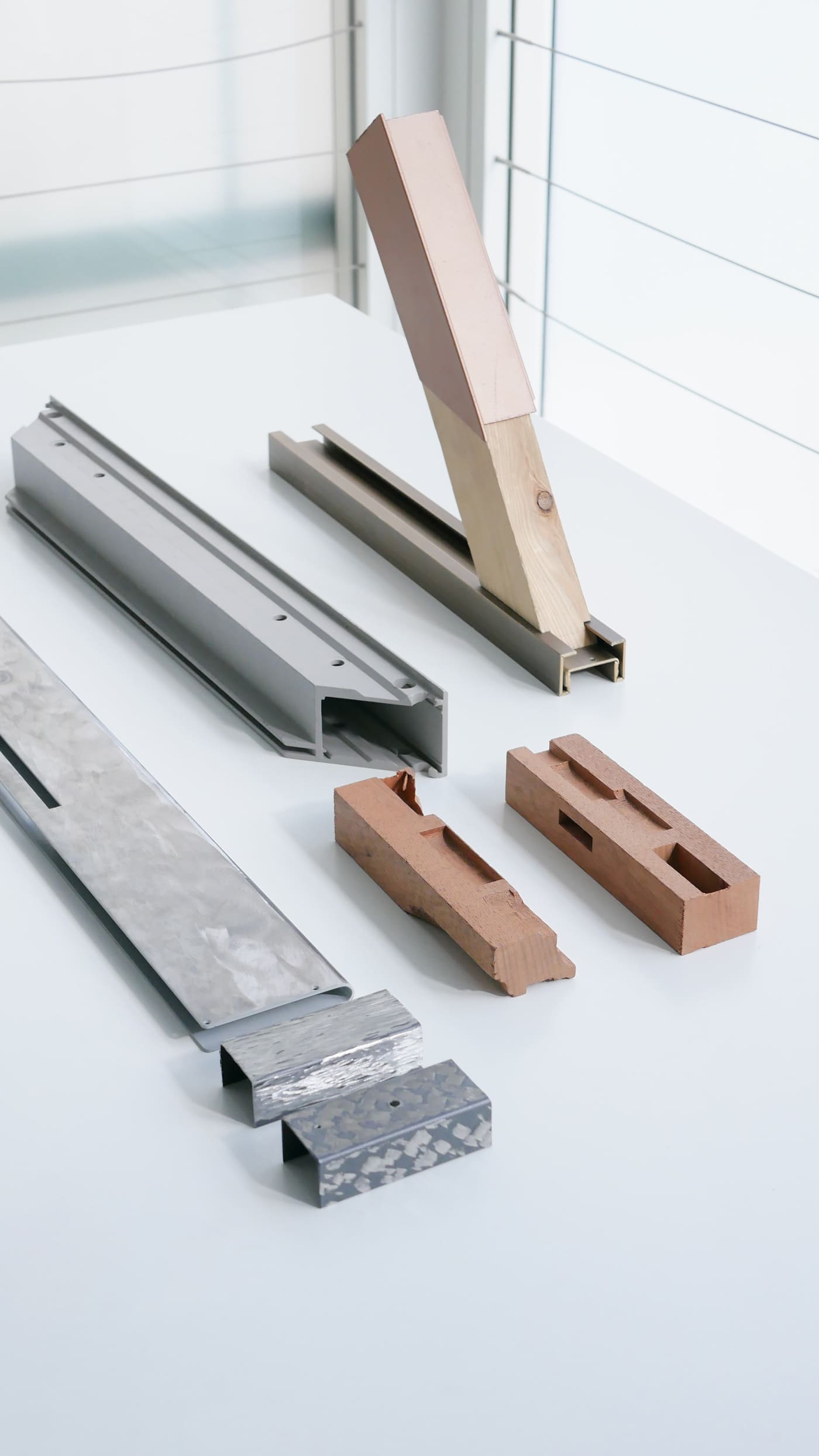 Design recherche assemblage bois métal mobilier collection Très tard Diego Lourenco