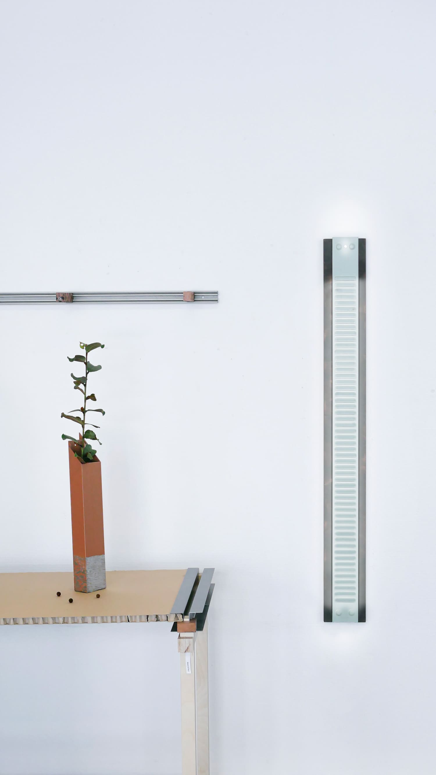 Objets design bois métal assemblages réemploi mobilier collection Très tard 2024