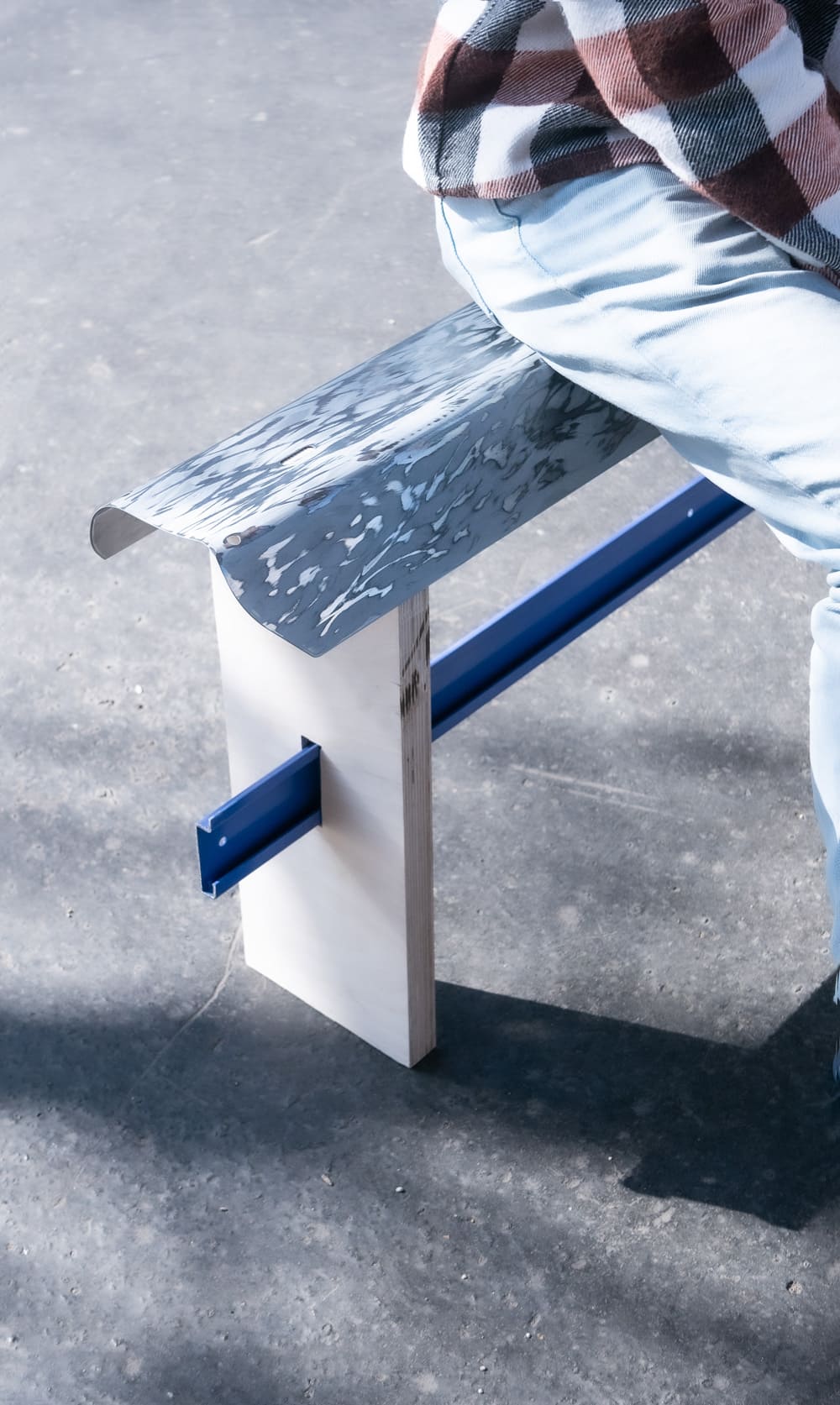 Banc design bois réemploi profilé métal mobilier collection Très tard Diego Lourenco